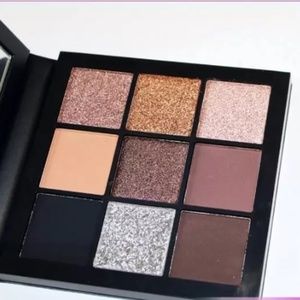 HUDA BEAUTY

Obsessions Palette in Smokey